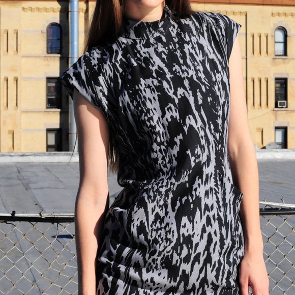 NWT COREY Grey Printed Silk Blend Slim Hi-Lo Dress Size 2 Made in USA MSRP $288 - Picture 4 of 14